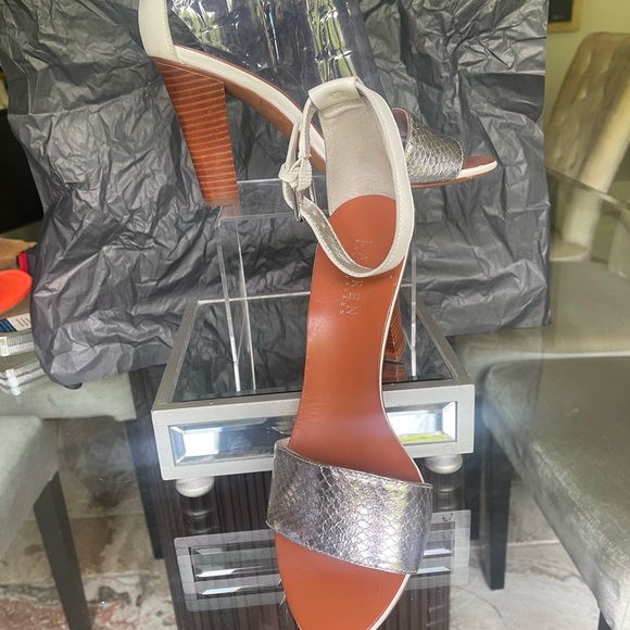 Ralph Lauren sandals size 9 .. Smoke free home - Picture 3 of 3